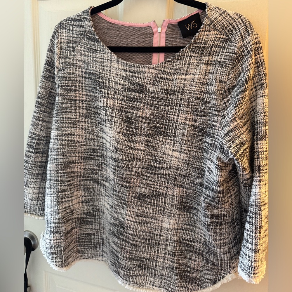 W5 Monochrome Patterned Knit Top